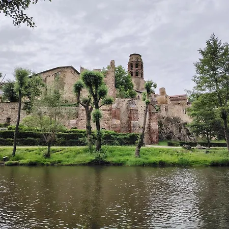 Rum i privatbostad Privee Au Pays Des Volcans