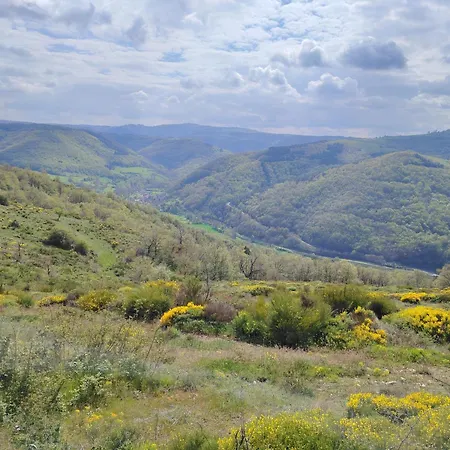 Privee Au Pays Des Volcans Homestay