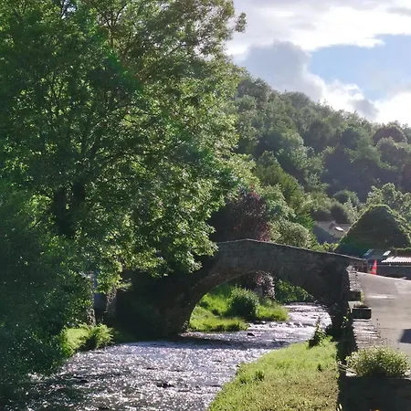 Rum i privatbostad Privee Au Pays Des Volcans