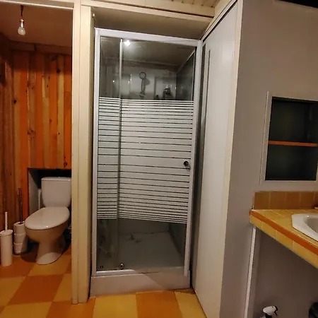 Rum i privatbostad Privee Au Pays Des Volcans